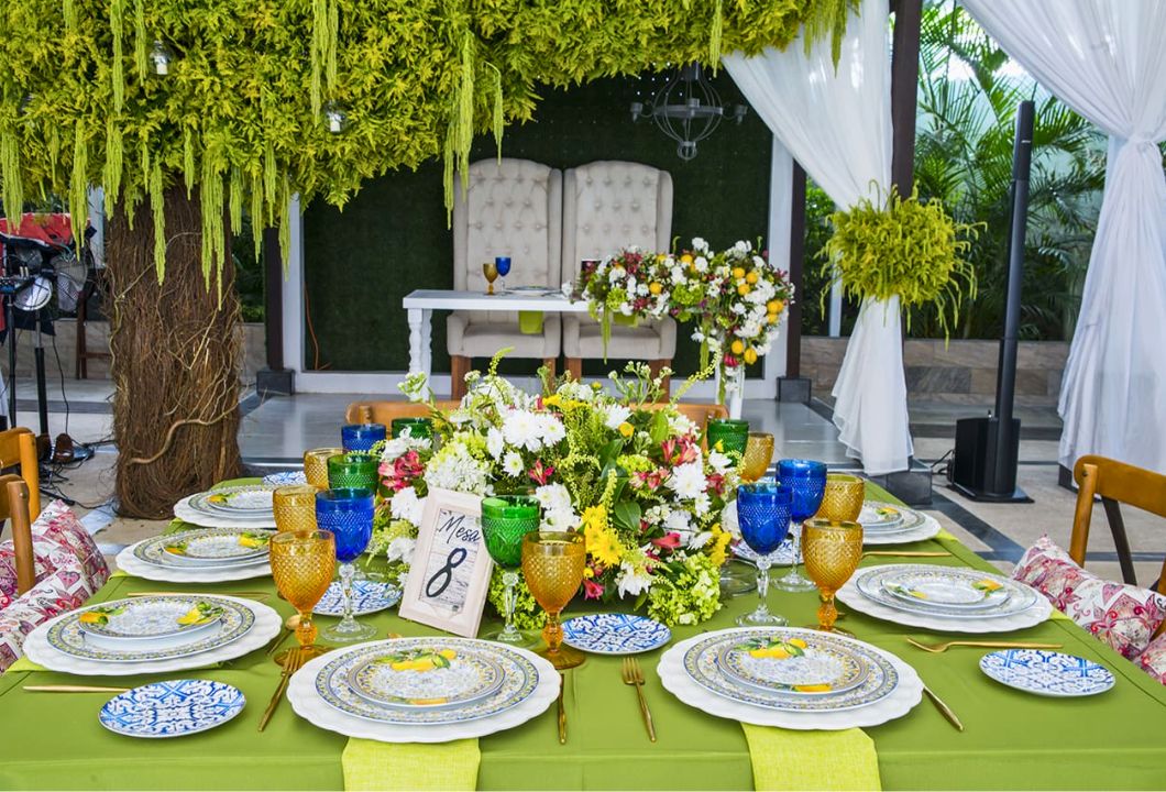 Bellos montajes de mesa para boda en Jardín Allegra 55, Cuernavaca