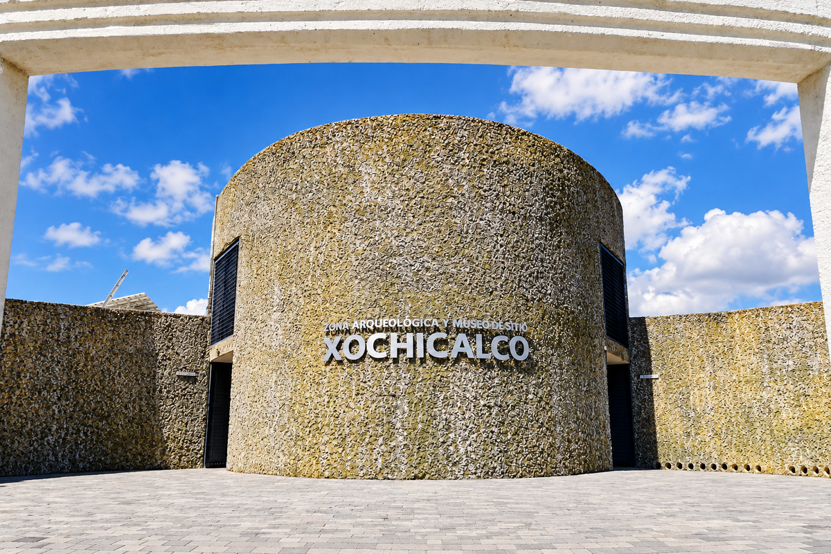 Entrance to the Xochicalco Site Museum in Morelos, with a cylindrical stone facade and museum sign.